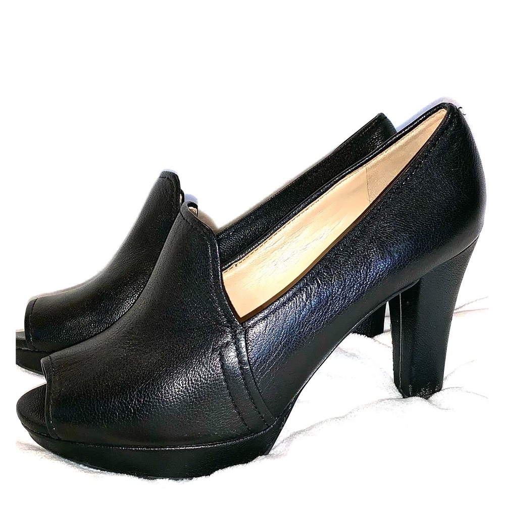Used Naturalizer peep toe leather heels 7W